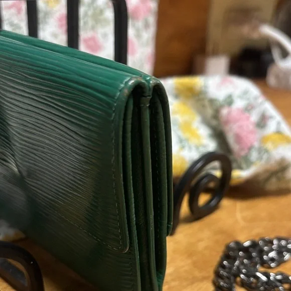 Authentic Louis Vuitton wallet Green EPI    Includes chain -with COA 
Like new - Picture 15 of 16